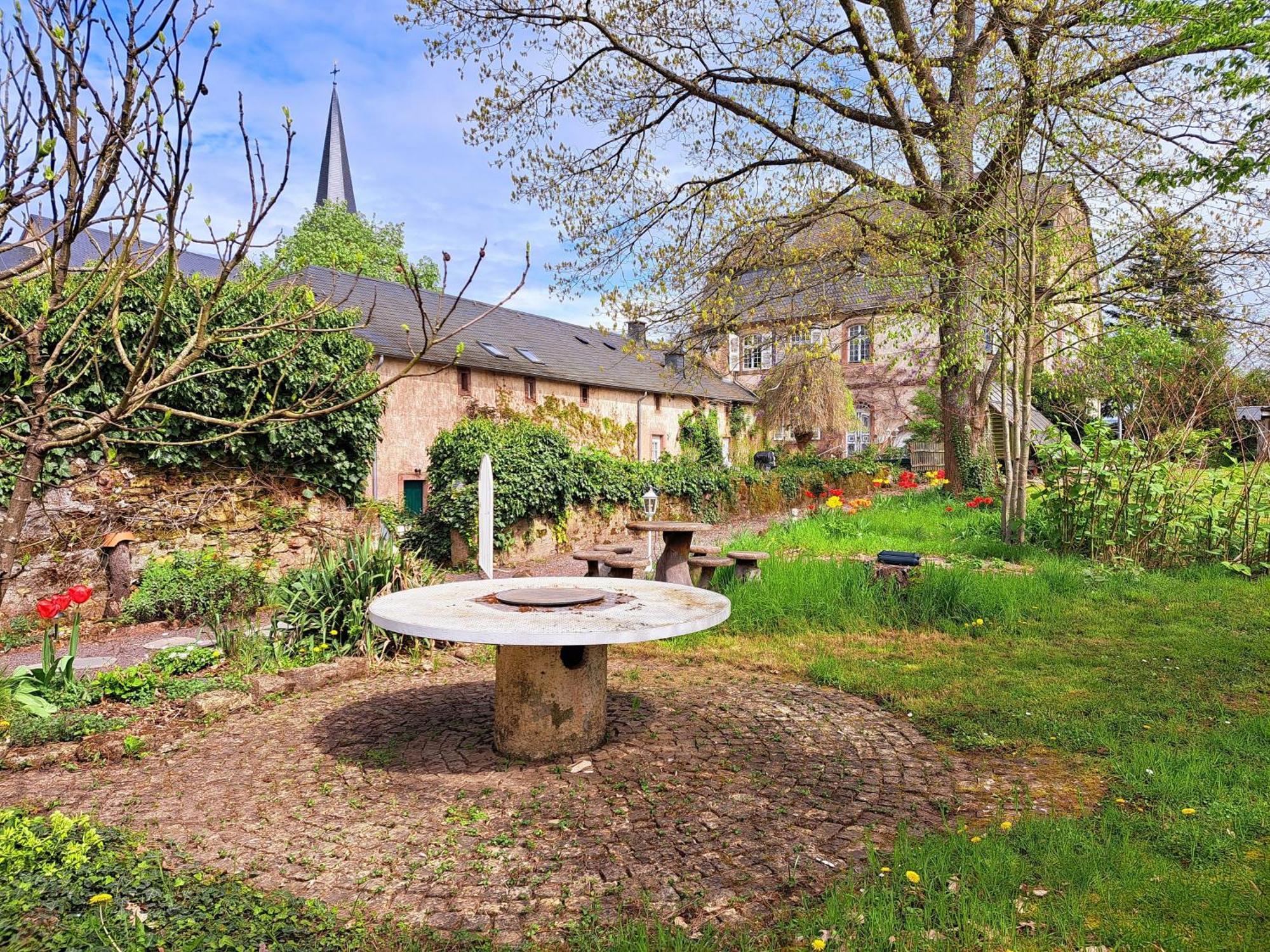 Schloss Hilbringen Gesindewohnungen Merzig Ngoại thất bức ảnh